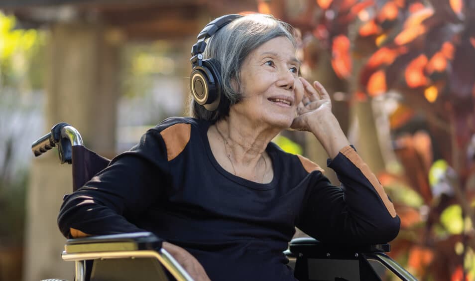woman-listening-to-headphones